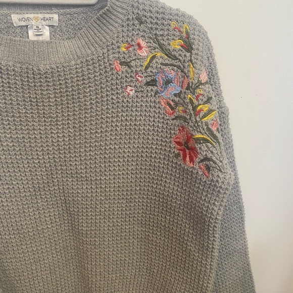 Woven Heart embroidered knit sweater - Picture 3 of 4